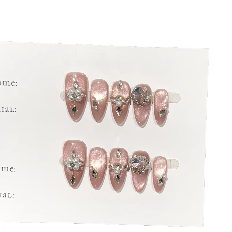 Glamouröses Press-On Nagelkunstset mit Perlen- und Steinelementen