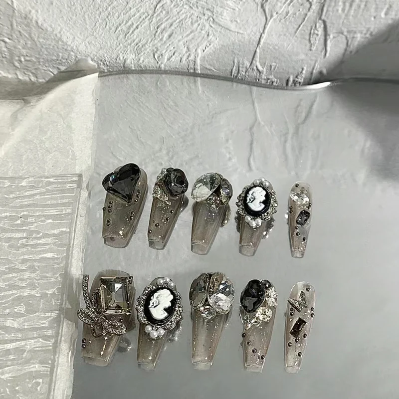 Elegantly verziertes dekoratives Press-On Nagelset