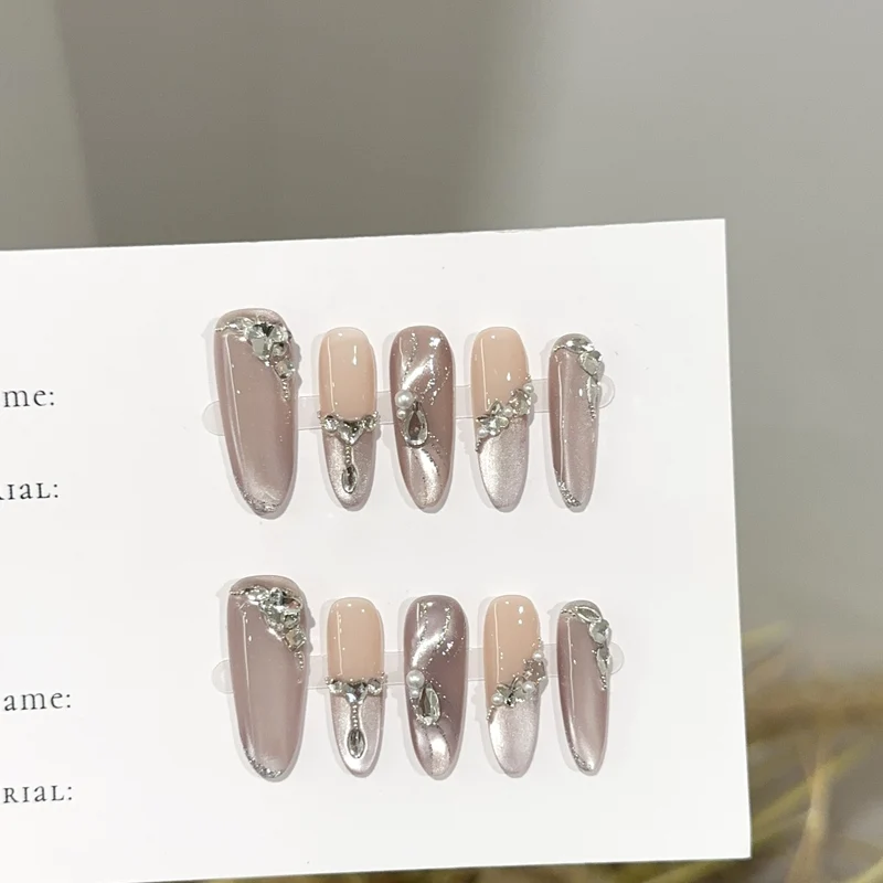 Luxus Press-On Nagelkunst Set mit dekorativen Akzenten