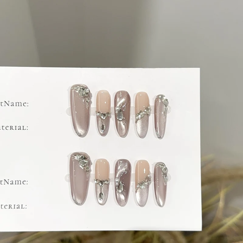 Luxus Press-On Nagelkunst Set mit dekorativen Akzenten