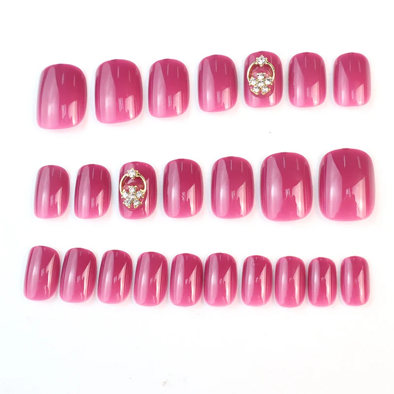 Dekoratives Press-On Nail Art Set mit eleganten Akzenten