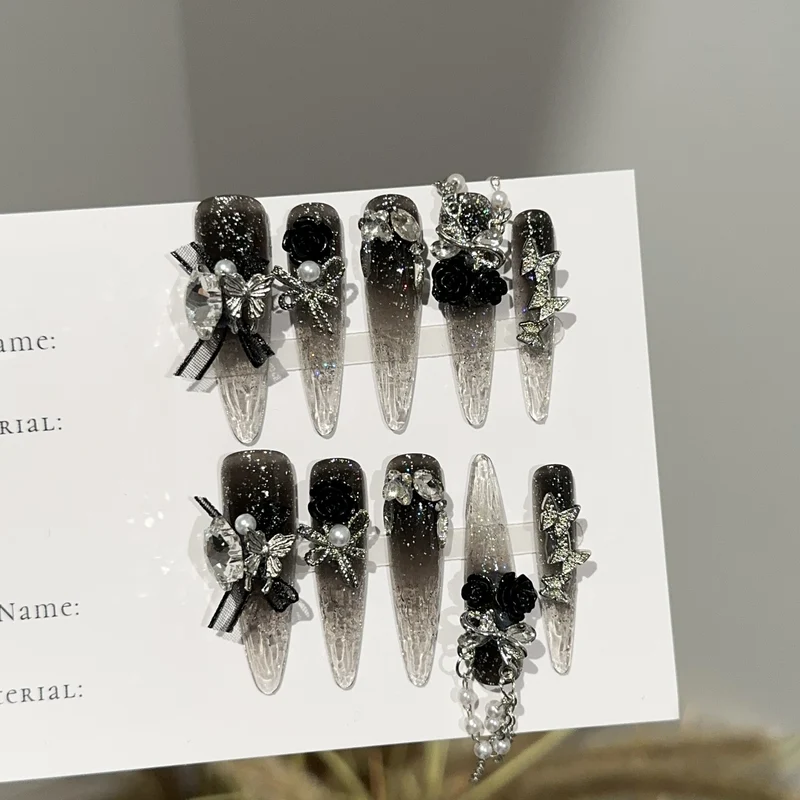 Elegante, mit Strass verzierte Press-On-Nagelverlängerungen