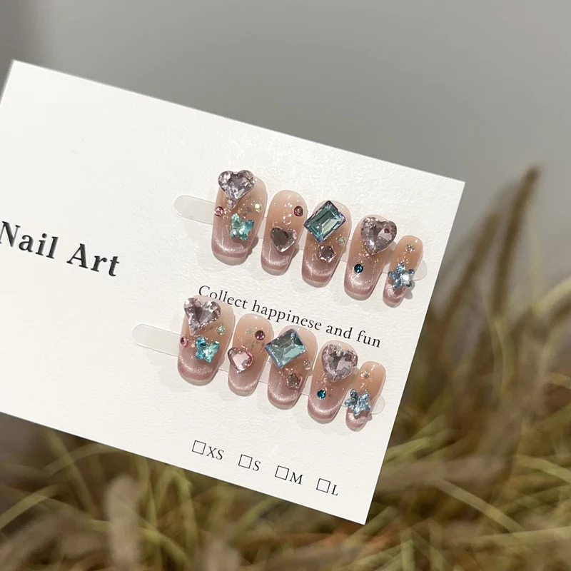 Elegantes mit Strass verziertes Press-On Nail Art Set