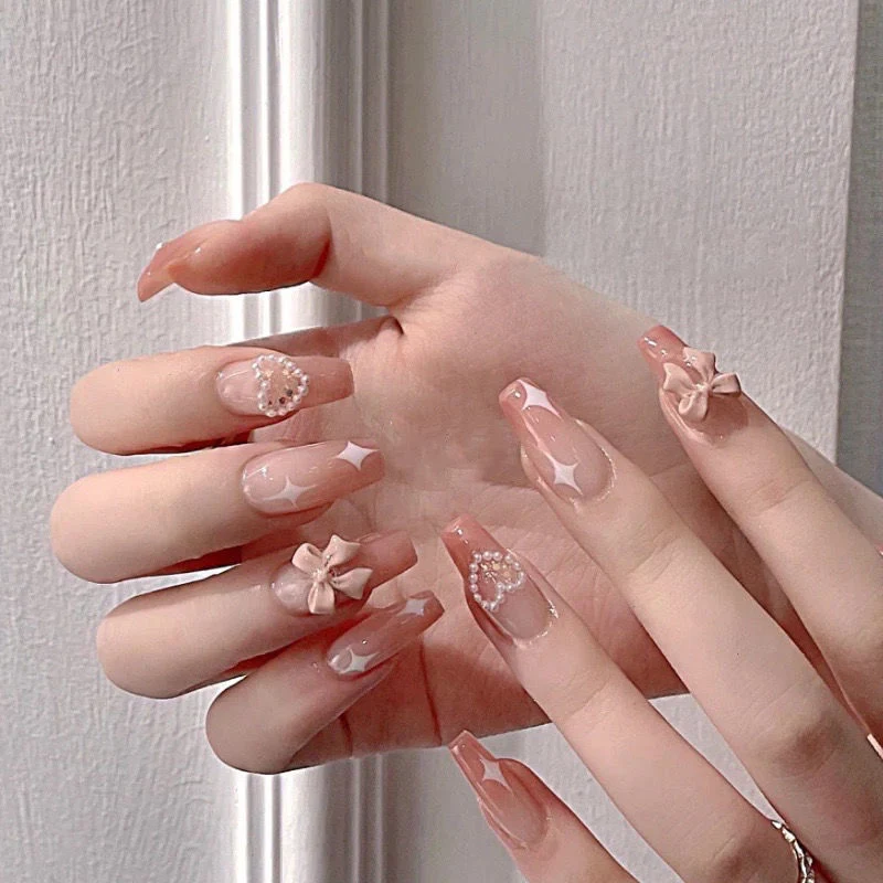 Elegantes dekoratives Press-On-Nagelset