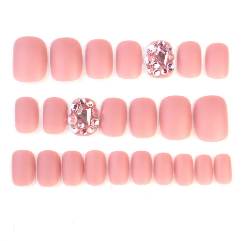 Elegantes dekoratives Press-On-Nagelkunstset mit Strassakzenten