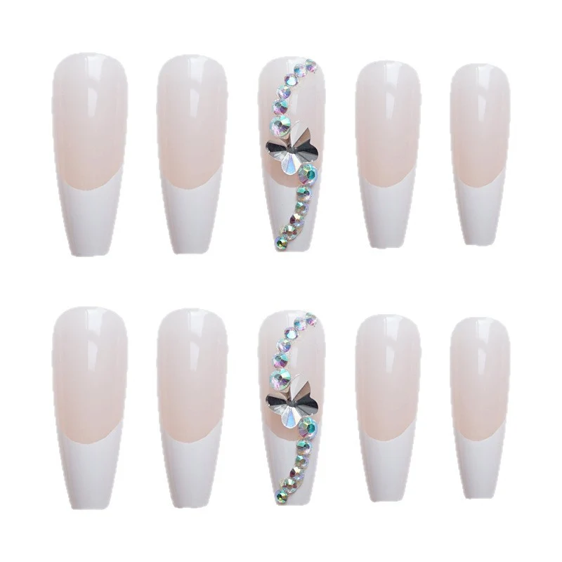 Glamouröse Lange Stiletto Press-On Nagelset mit dekorativen Kristallakzenten