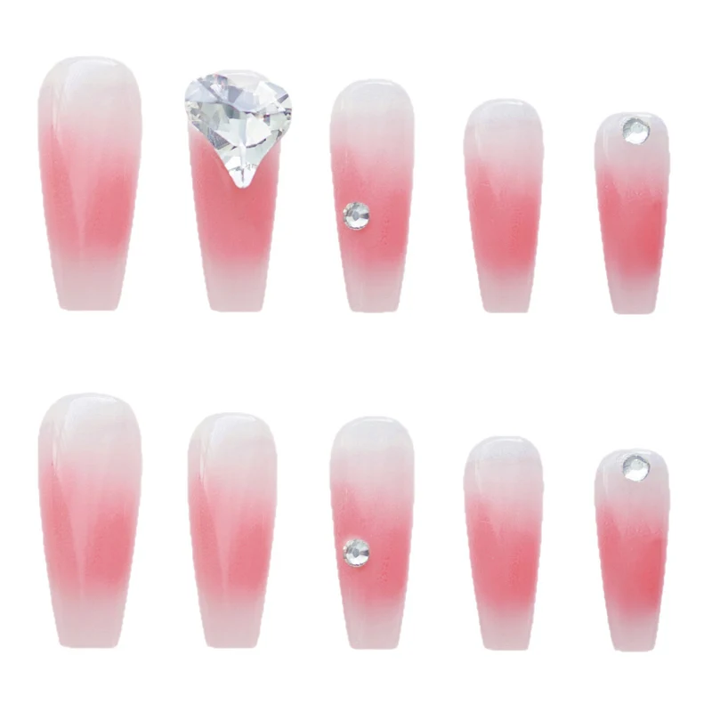Glamorous Herz-verzierte Press-On Nagelkunst