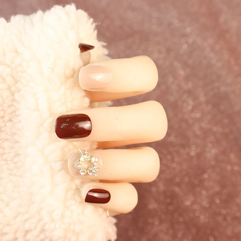 Elegantes Press-On Nail Art Set
