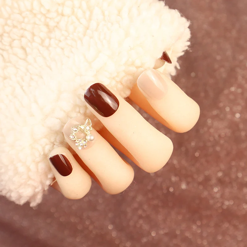 Elegantes Press-On Nail Art Set