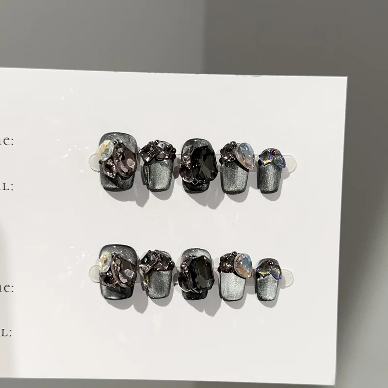Glamouröse mit Edelsteinen verzierte Press-On Nagelset