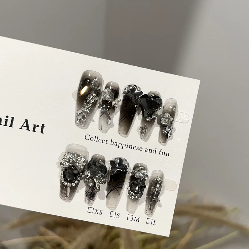 Glamourös Dekorative Press-On Nagelkunst Set mit Kristallakzenten