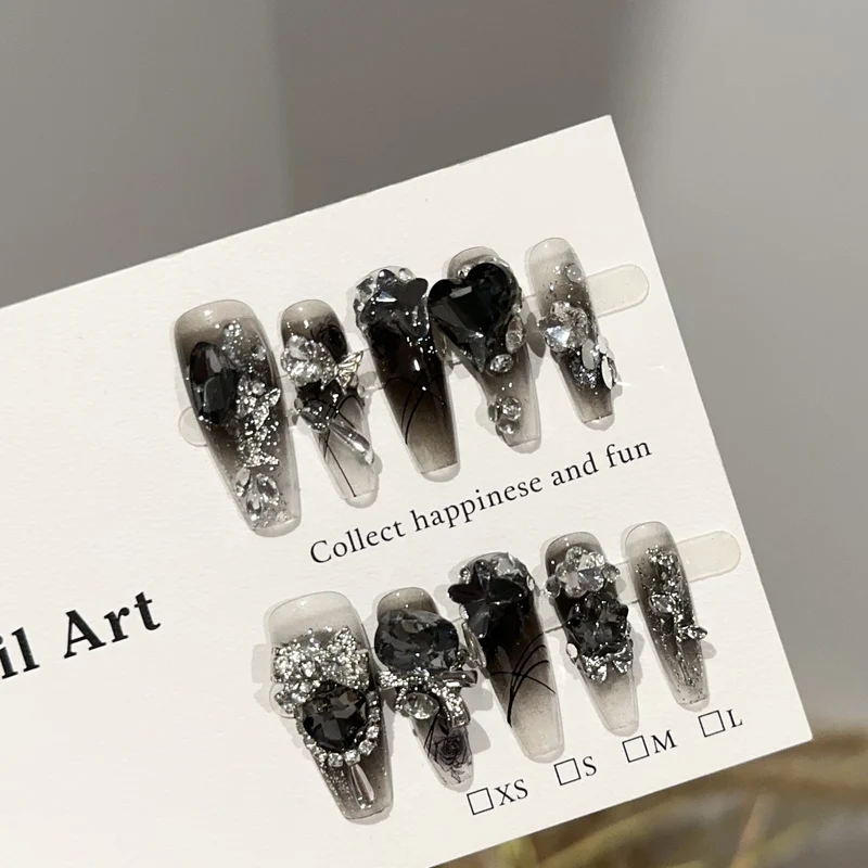 Glamourös Dekorative Press-On Nagelkunst Set mit Kristallakzenten