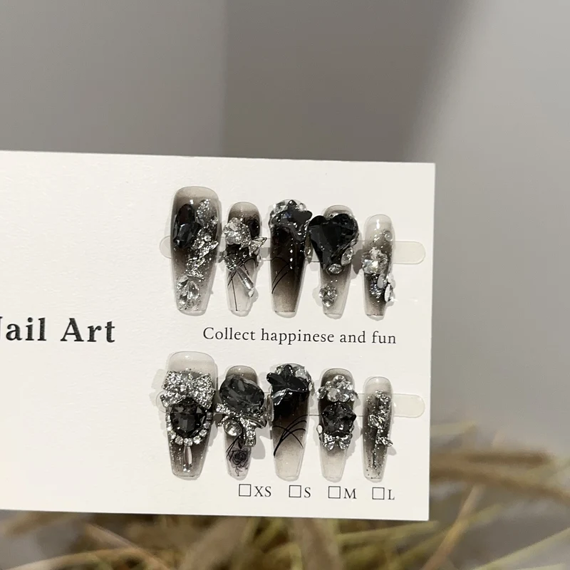 Glamourös Dekorative Press-On Nagelkunst Set mit Kristallakzenten