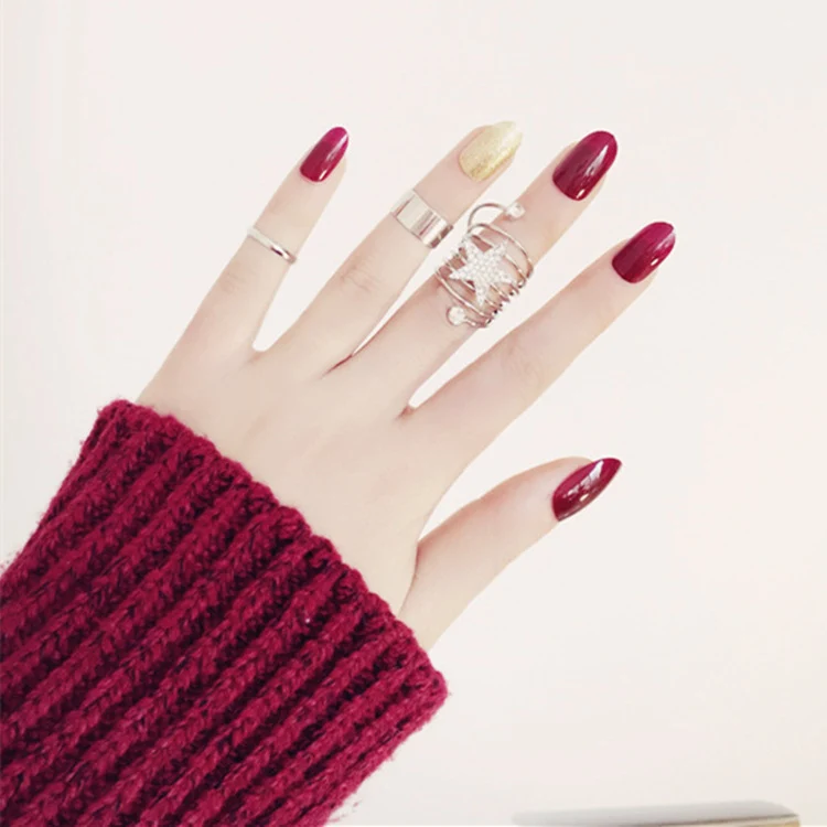 Dekoratives Nagelkunstset mit atemberaubenden Designs