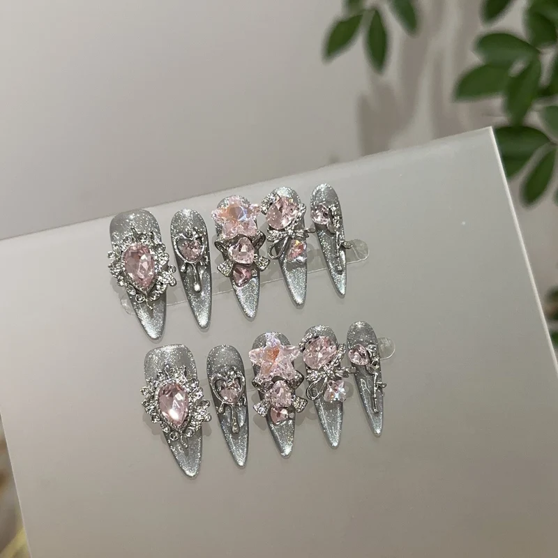 Elegantes, mit Strass verziertes Press-On-Nagel-Set