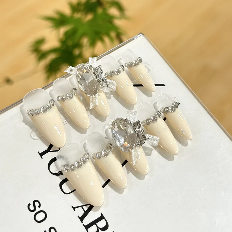 Elegante Press-On Nageldesigns