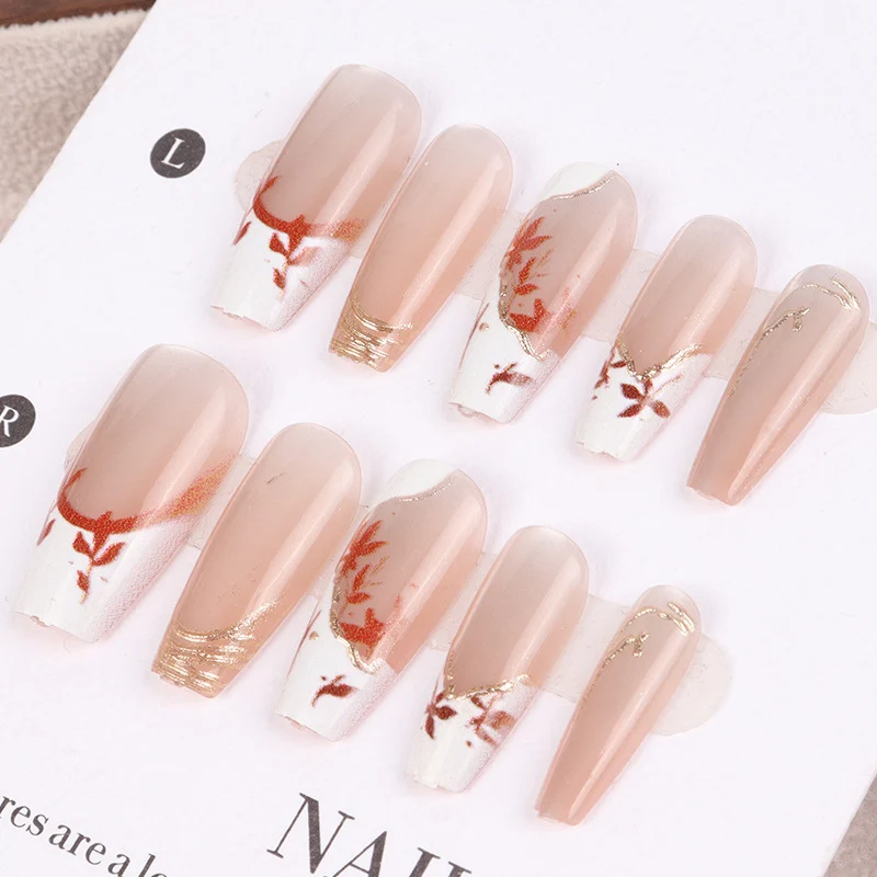 Künstlerisches Press-On Nagelset mit einzigartigem floralen Design