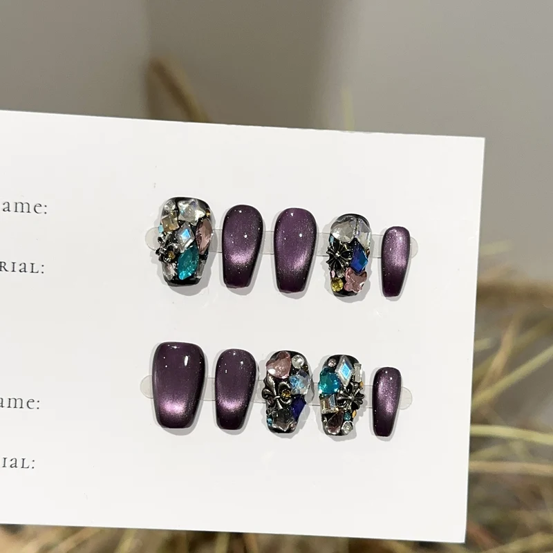 Dekorative Nagelkunst