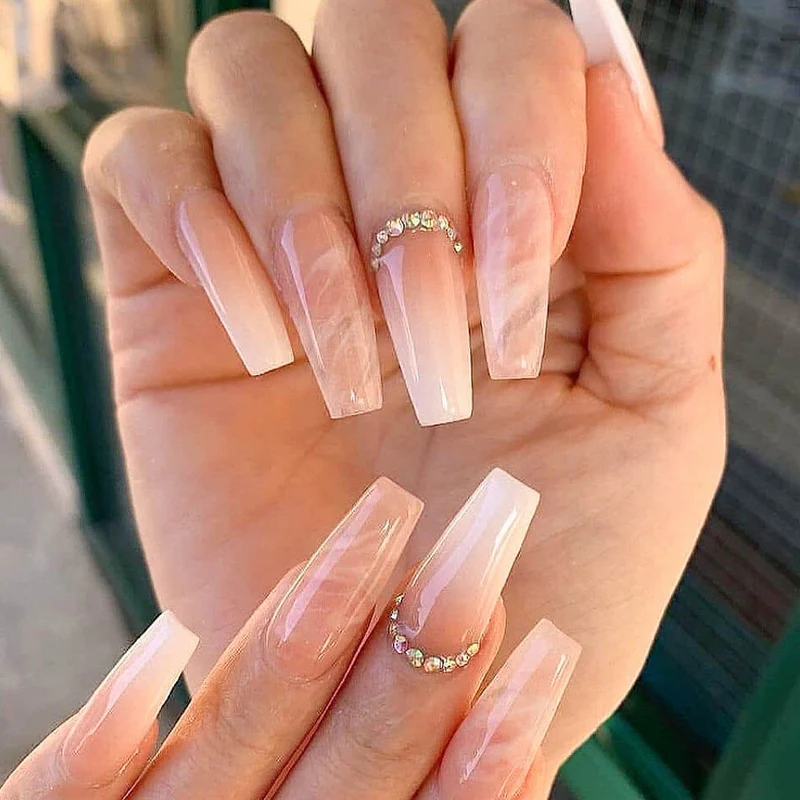 Eleganter langer Acryl Press-On Nagelset mit Strass-Akzenten