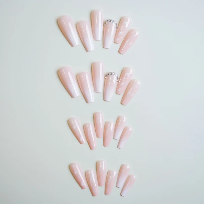 Eleganter langer Acryl Press-On Nagelset mit Strass-Akzenten