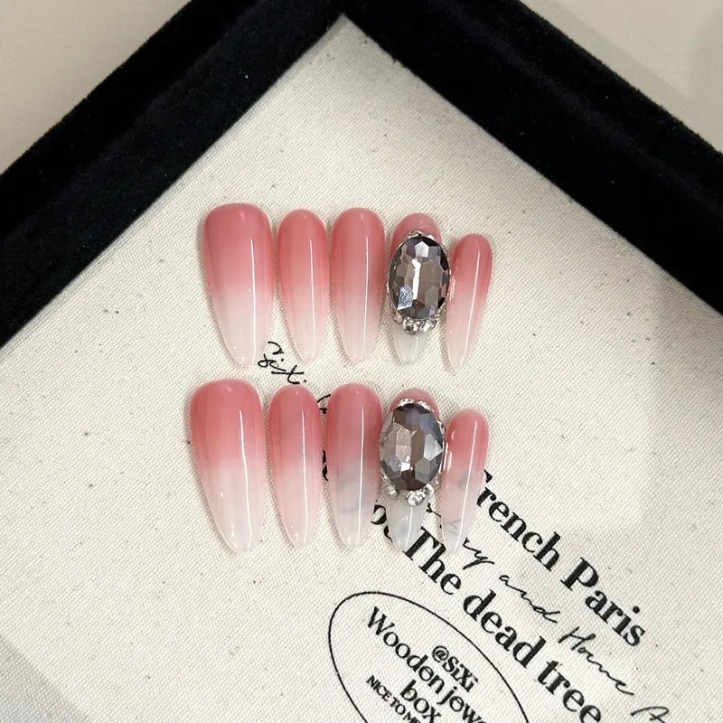 Elegante Ombre Press-On Nagelset mit Kristallakzenten