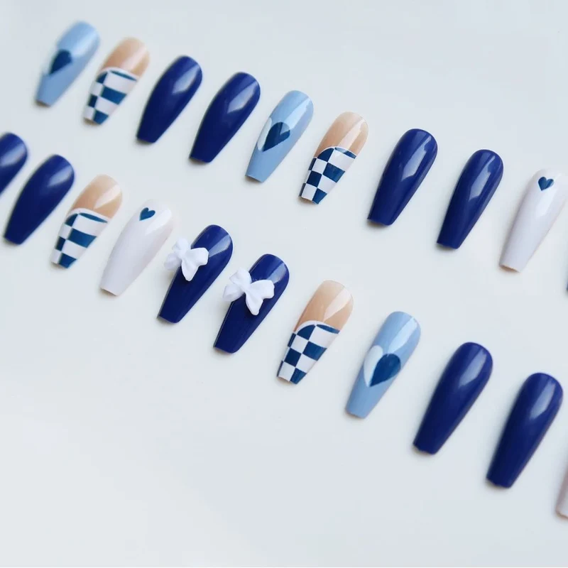 Künstlerisches dekoratives Press-On-Nagelset 1790727345