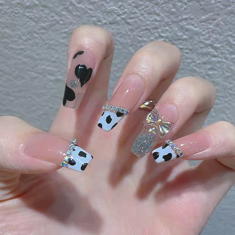 Künstlerisches Kuhmuster Press-On-Nagelset