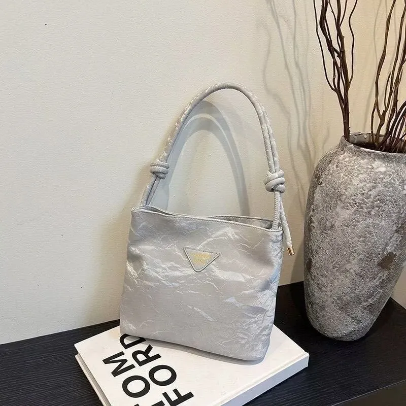 Moderner minimalistischer Eimer Tasche