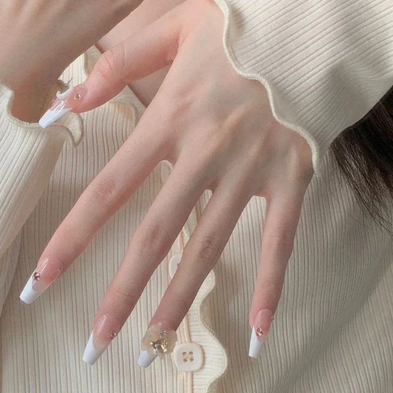 Dekoratives Floral Press-On Nail Set
