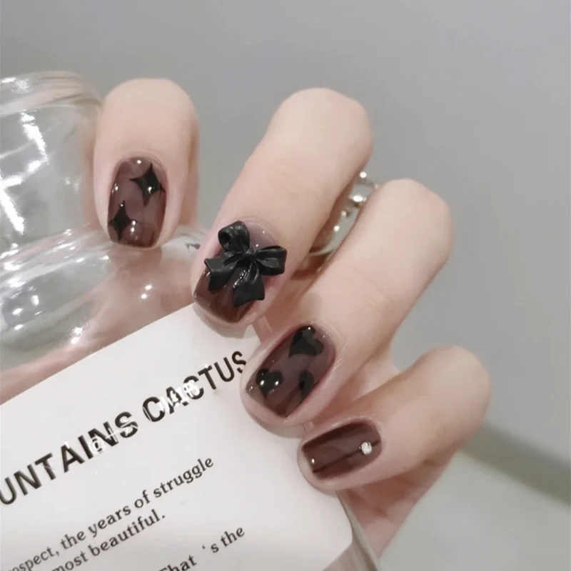 Künstlerisches mit Schleife verziertes Press-On Nagelset