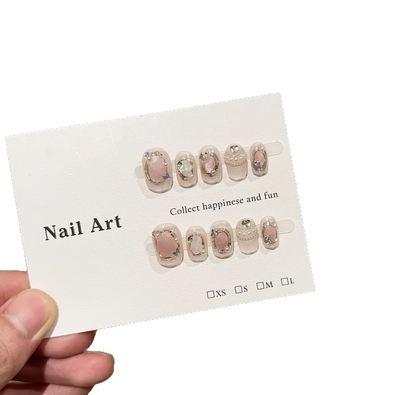 Elegantes, mit Edelsteinen verziertes Press-On-Nagelset