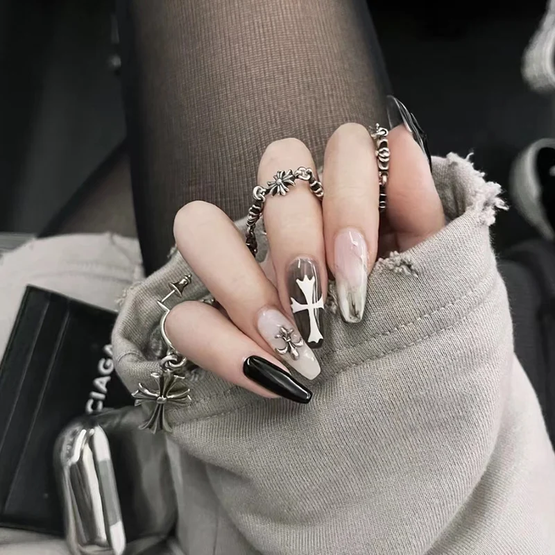 Künstlerisches Press-On-Nageldesign