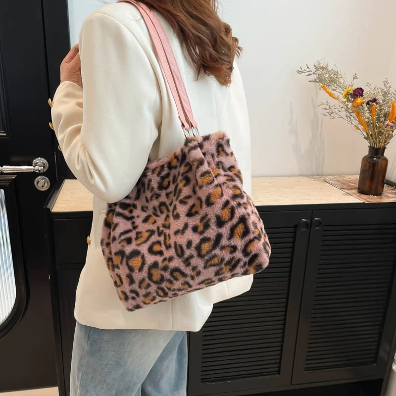 Luxuriöse Leopardenmuster-Fell-Eimerhandtasche