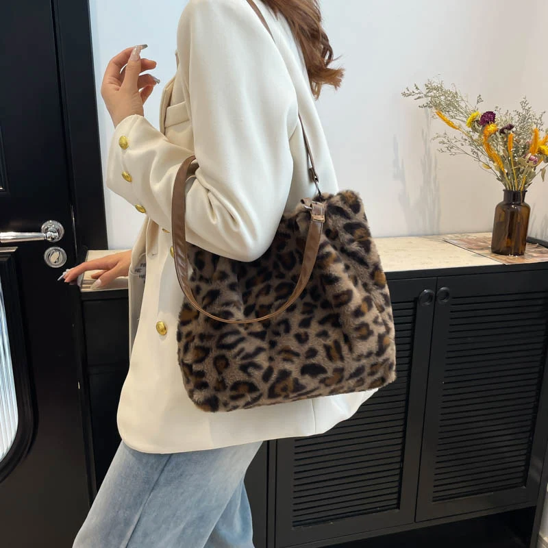 Luxuriöse Leopardenmuster-Fell-Eimerhandtasche