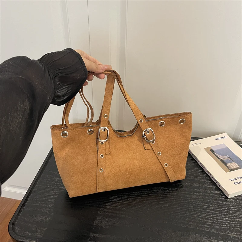 Stylische Minimalistische Wildleder-Tote-Tasche
