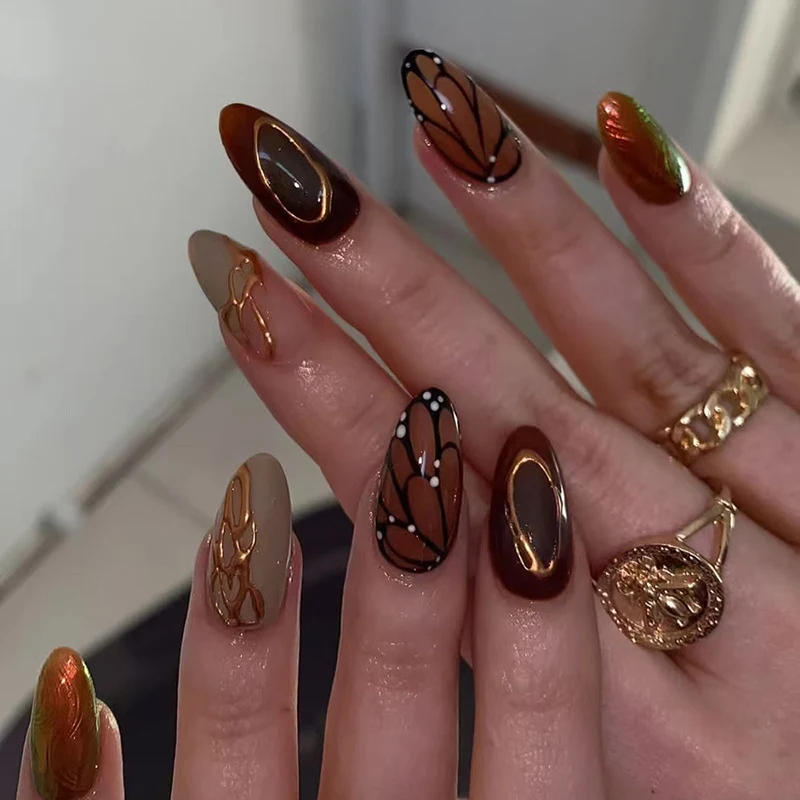 Artistic Nail Design Set mit abstrakten Mustern