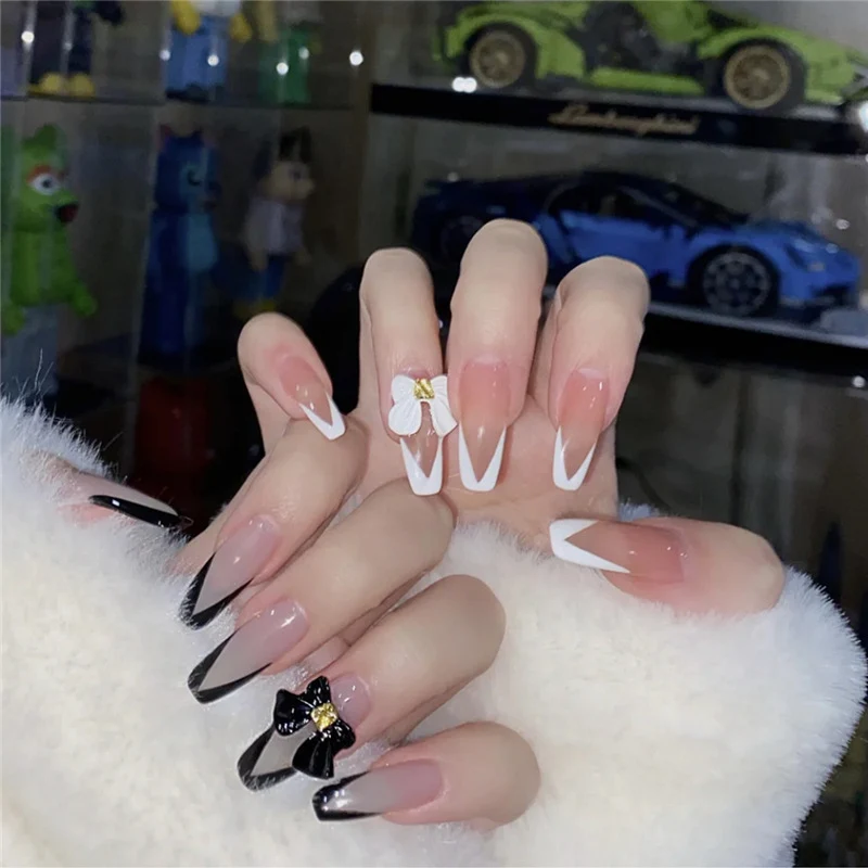 Kreatives Blumenakzent Press-On Nagelset