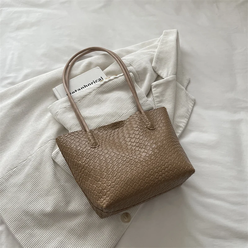 Gewebte strukturierte Handtasche
