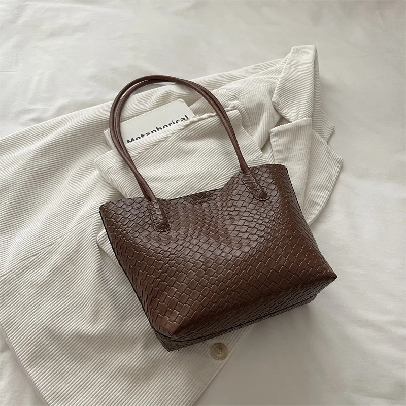 Gewebte strukturierte Handtasche