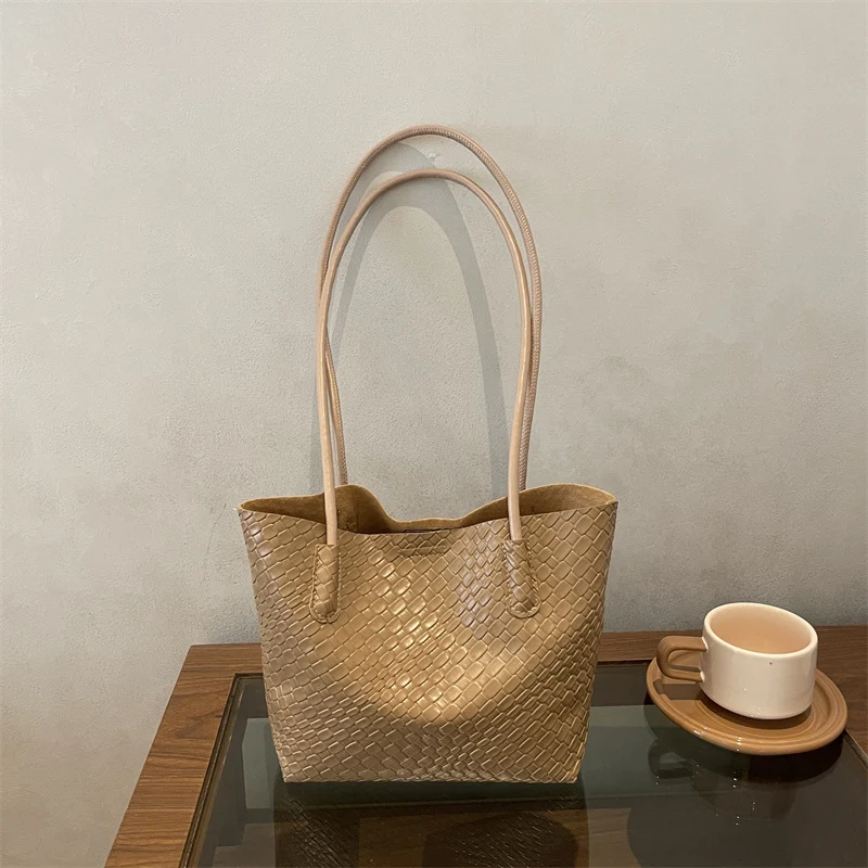 Gewebte strukturierte Handtasche