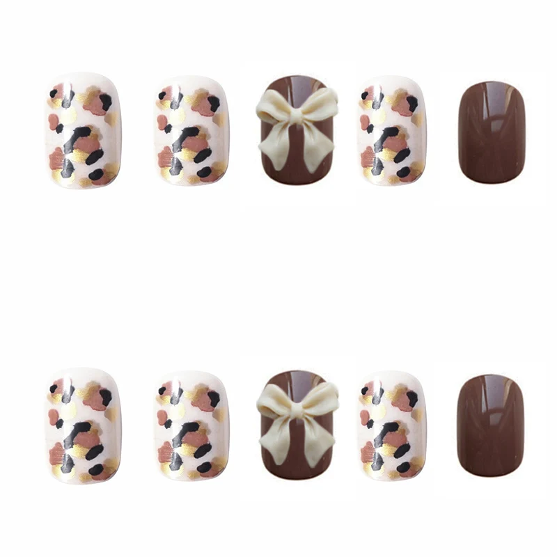 Künstlerisches Nagelkunst-Set mit dekorativen Schleifenakzenten