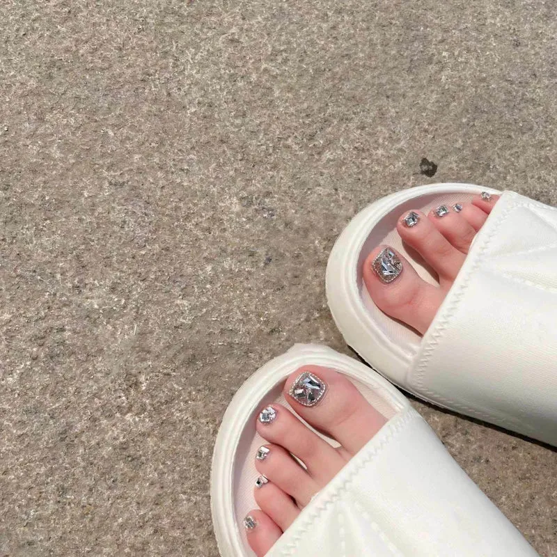 Bequeme Slidesandalen mit Strassdetails