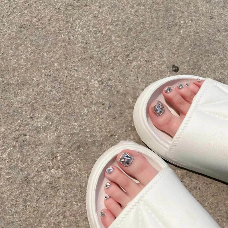 Bequeme Slidesandalen mit Strassdetails