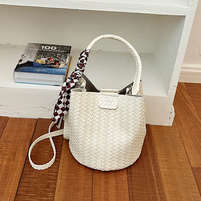 Gewebte Bucket-Handtasche