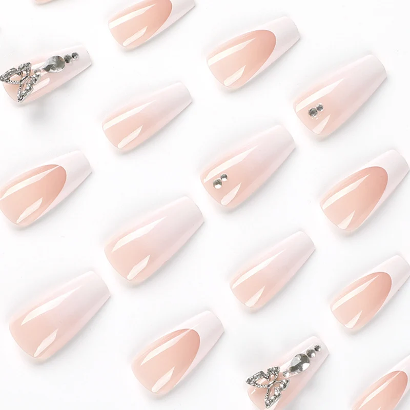 Künstlerisches, langanhaltendes Press-On-Nagelkunst-Set mit Schmetterlingsakzenten