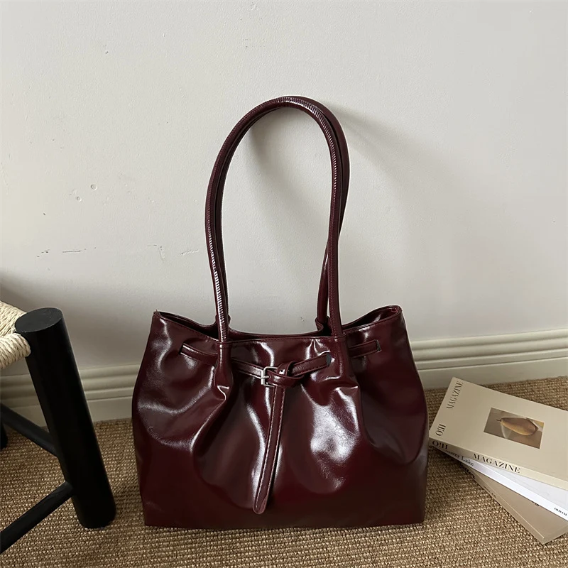 Elegante Glänzende Handtasche