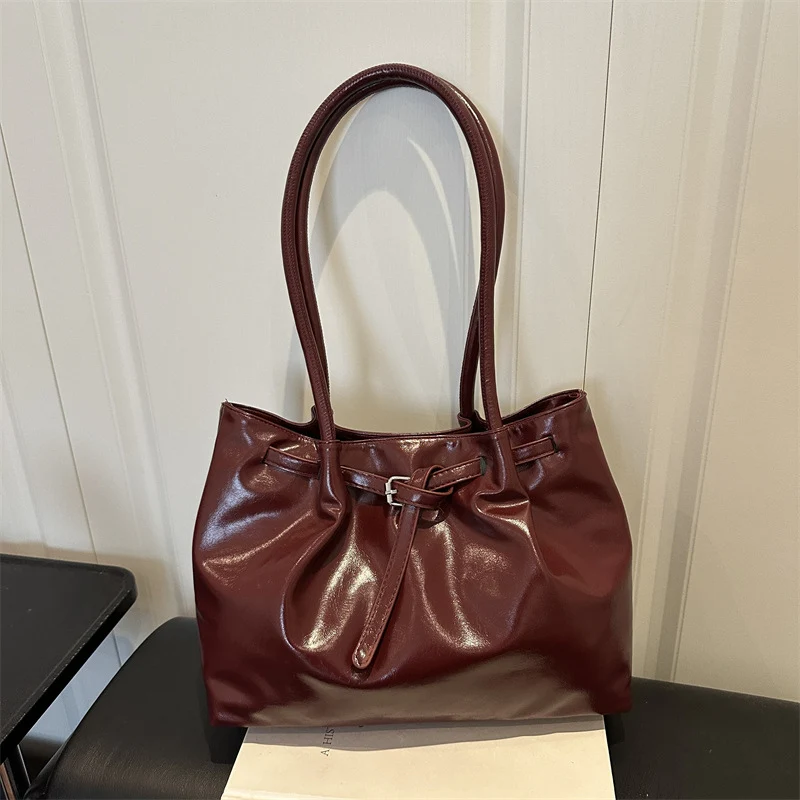 Elegante Glänzende Handtasche