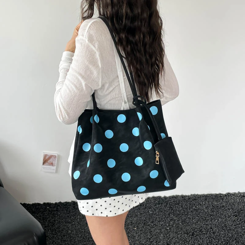 Geräumige Pünktchen Tote Bag