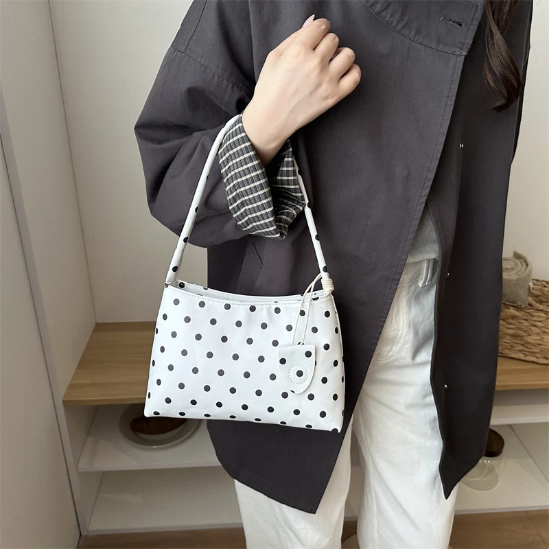 Lässige gepunktete Schulterhandtasche