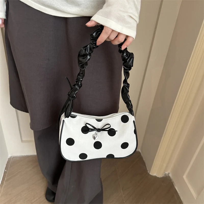 Lässige Polka-Dots-Handtasche